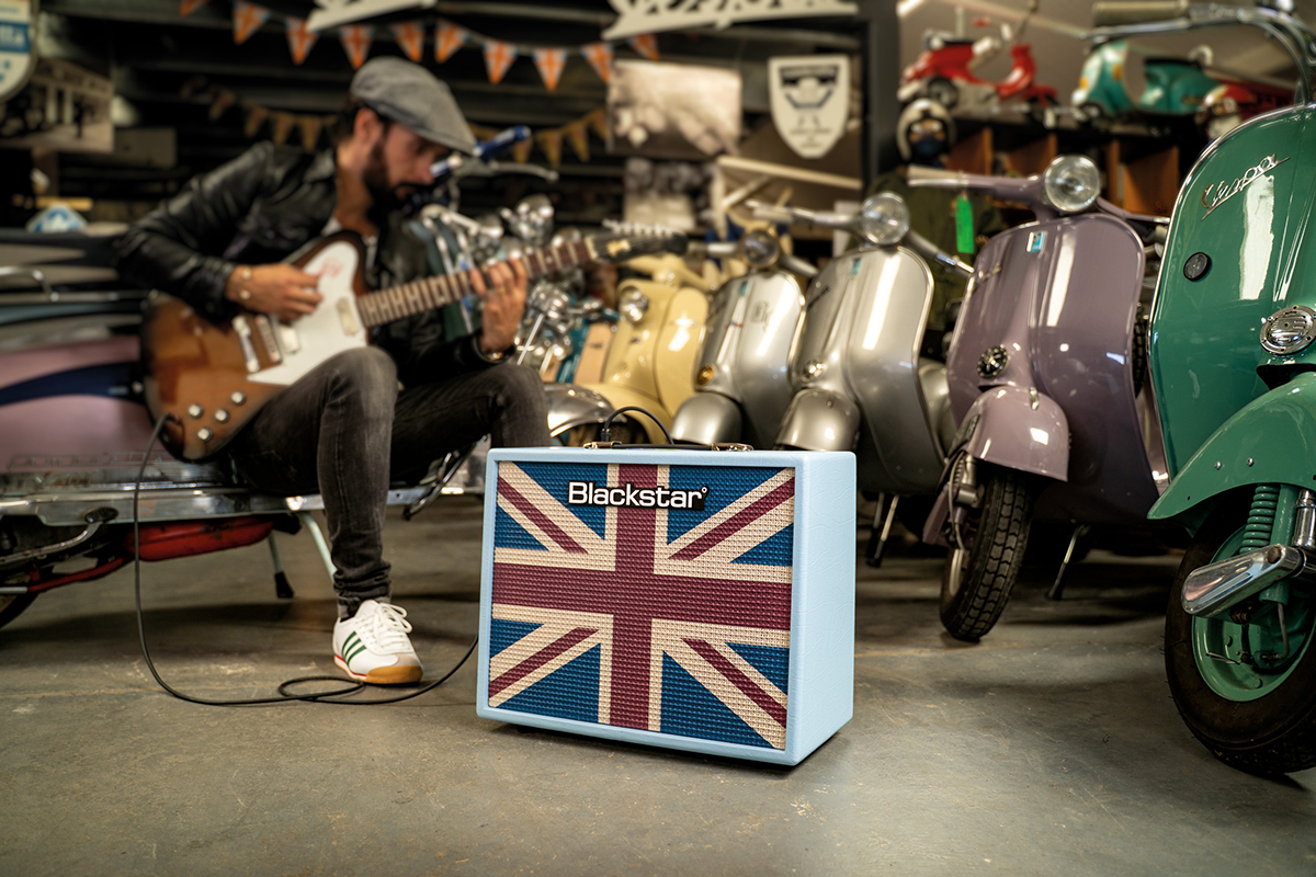 Gitarowy wzmacniacz BLACKSTAR DEBUT 50R BABY BLUE UNION FLAG